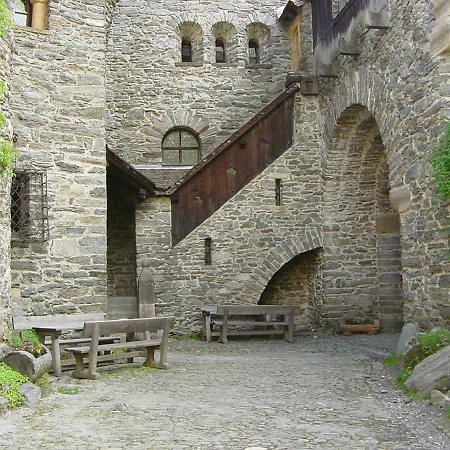 Hostel Burg Finstergrun *