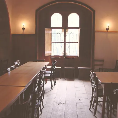 Hostel Burg Finstergrun *