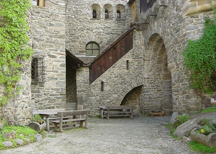 Hostel Burg Finstergrun *