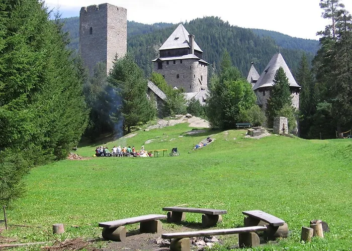 Hostel Burg Finstergrun *